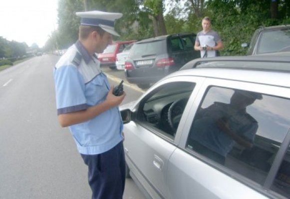 Prinşi la volan fără permis de conducere, printre care şi un minor de 15 ani